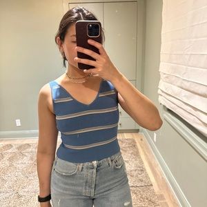 Aritzia double v knit top size M